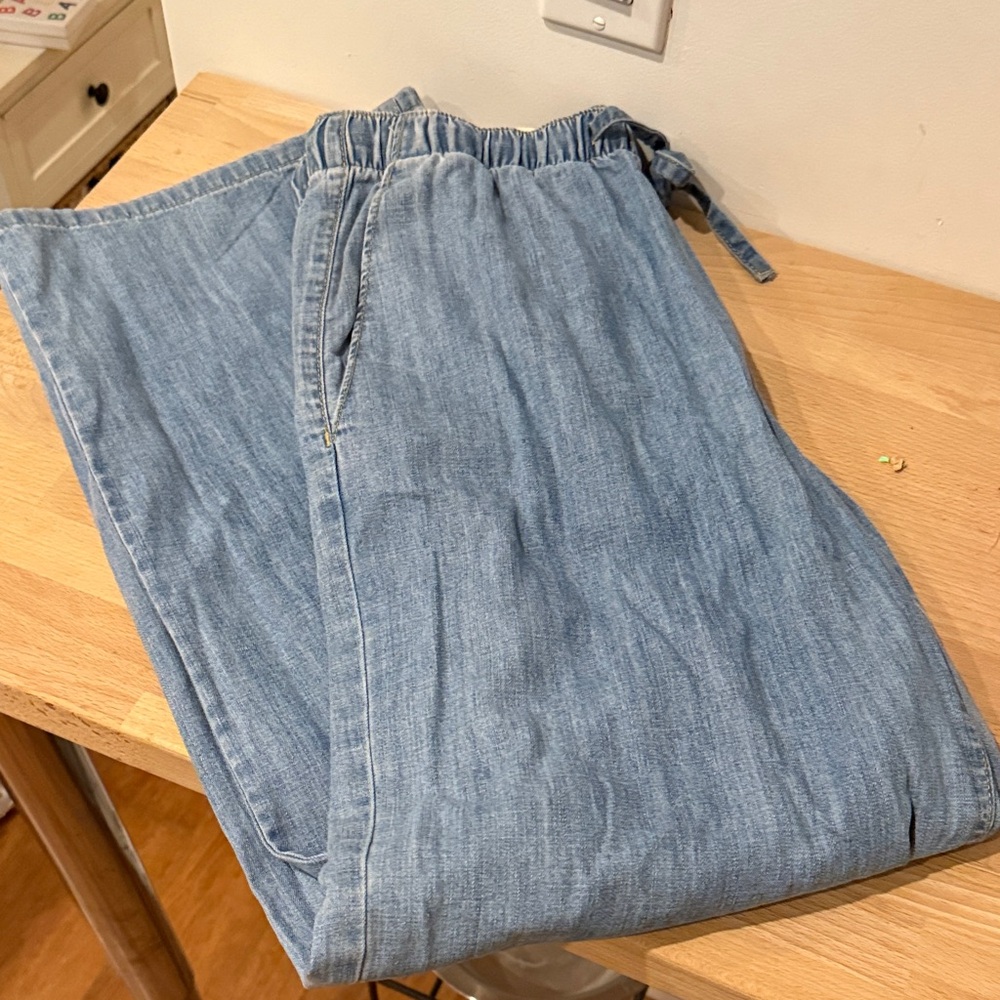 Wide leg mid rise jean
